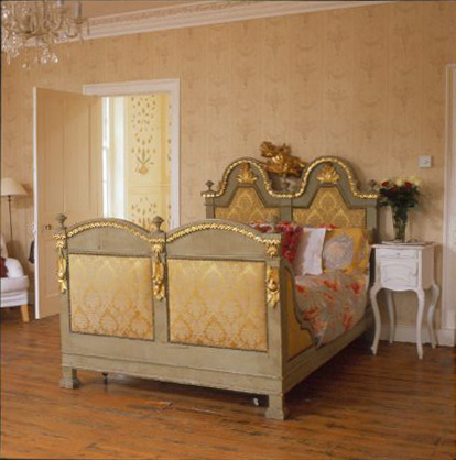 9_Venetian_bedroom.jpg